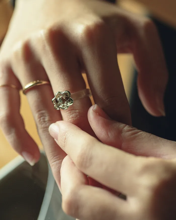 ピアス リンゴ4